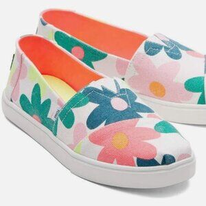 NWT TOMS Alpargata Mallow Patina Green Retro Floral Print Canvas Slip-On Shoes